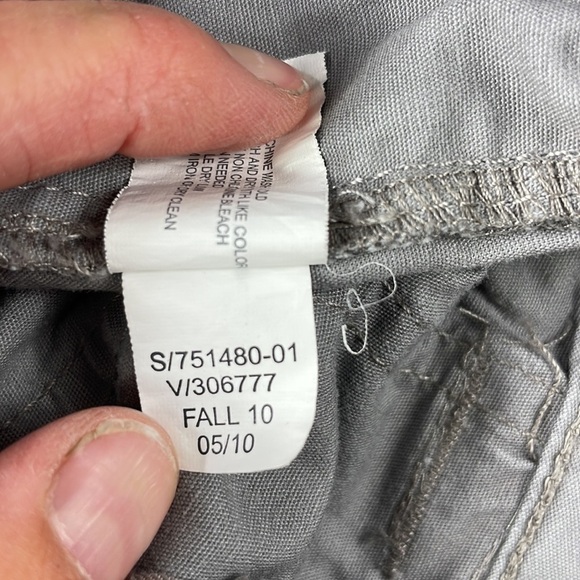 Gap Factory Women’s Mid Rise Grey Crop Capri, size 8 - Picture 12 of 12